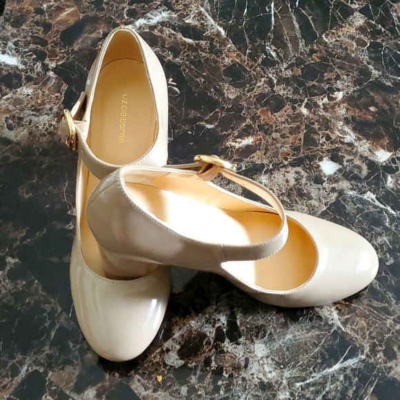 Liz Claiborne Shoes - New Liz Claiborne size 8